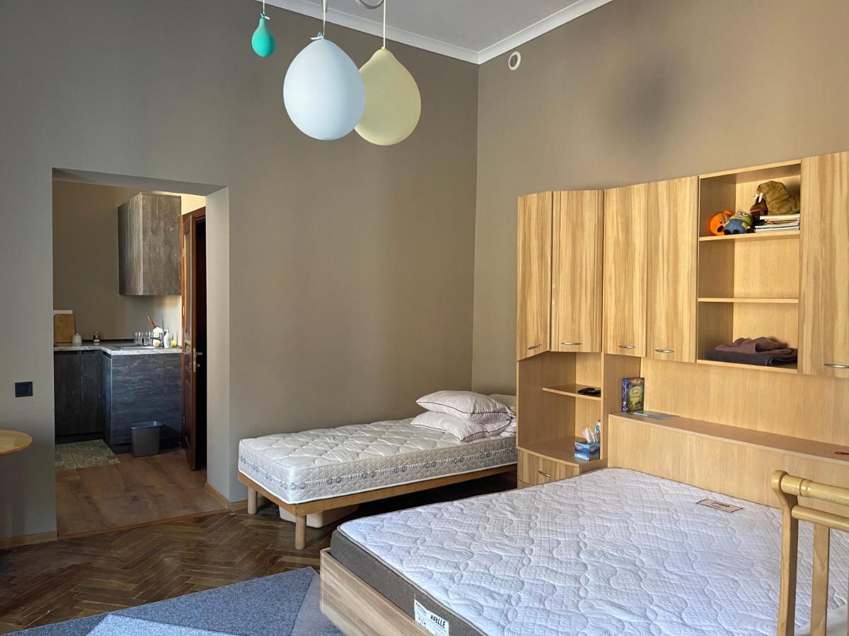 Philharmonie Platz Apartments Чернивци Екстериор снимка